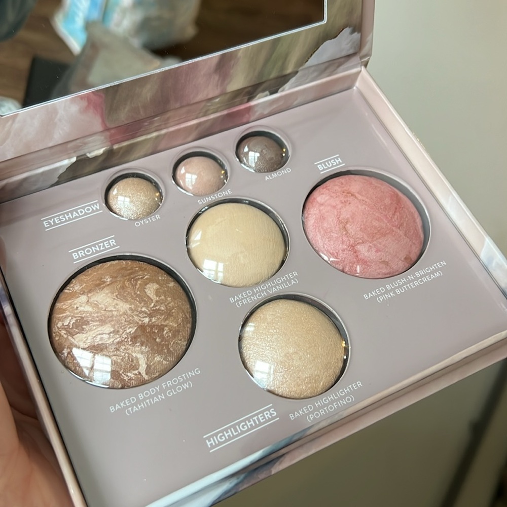 Laura Geller - The best of the best baked full face palette.